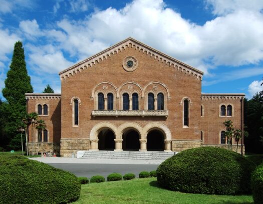 一橋大学