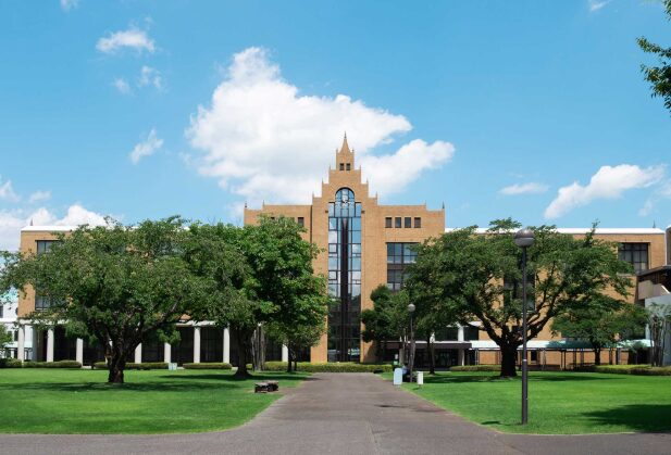 駿河台大学